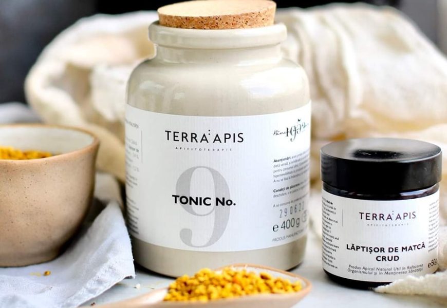 O combinație unică de miere crudă, polen, propolis, lăptișor de matcă crud și extracte de plante (cătină, fenicul, armurariu).