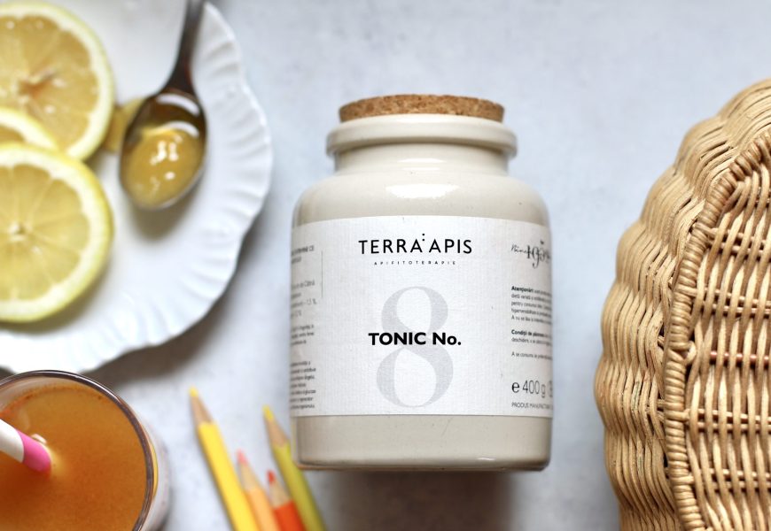 Kit imunitate copii Tonic 8 cu miere, propolis și plante medicinale, susținere naturală a imunității la început de an școlar.